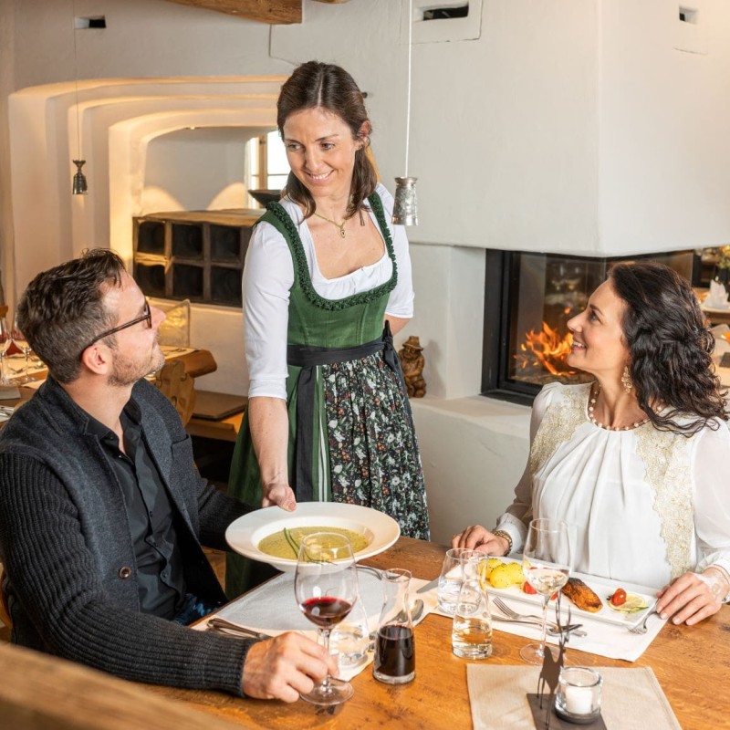 Iris Hollfelder-Klinger serves delicious dishes with a smile