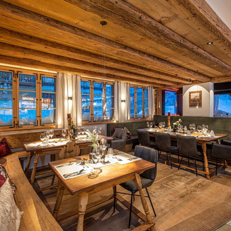 Eating and drinking in the restaurant