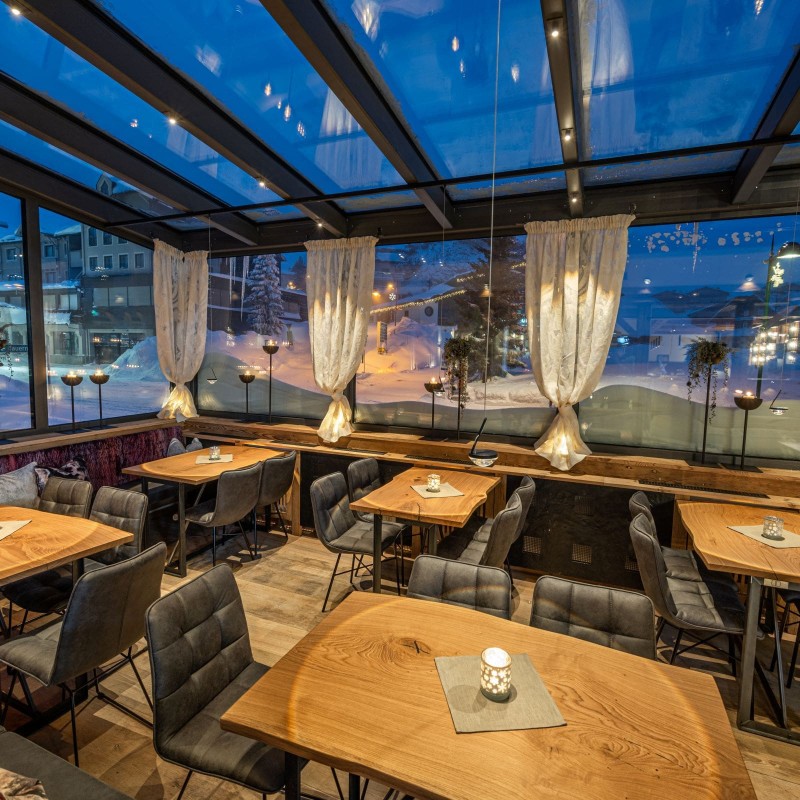 Restaurant in Obertauern with a view of the street