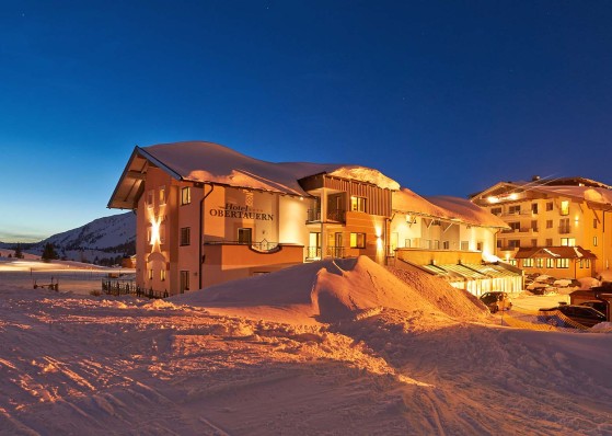Hotel Obertauern bei Nacht