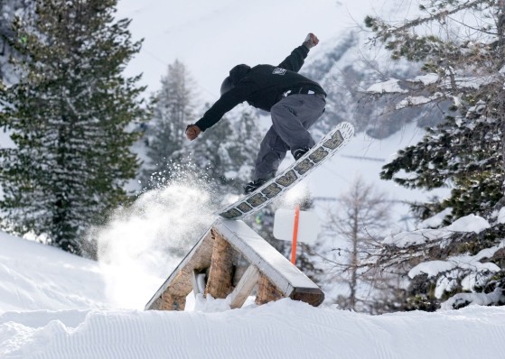 Snowboarders in the Freestyle Spot Park in Obertauern &copy; Tourismusverband Obertauern